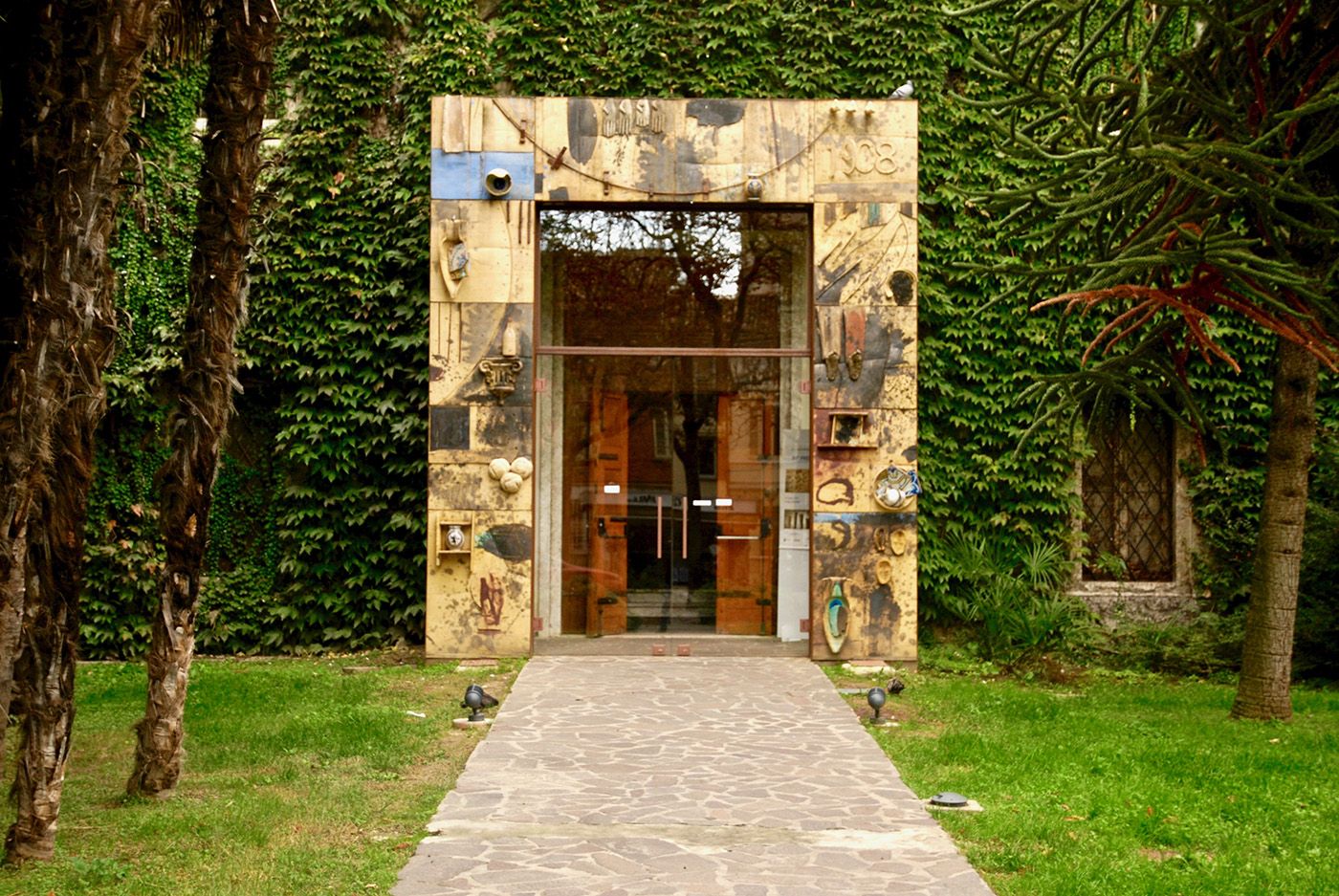 L'ingresso al MIC - Museo Internazionale delle Ceramiche di Faenza