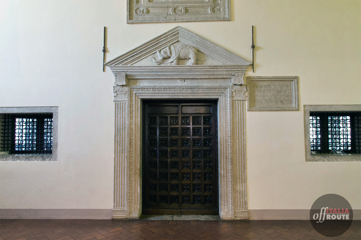 Il portale d'accesso alla Biblioteca Malatestiana di Cesena