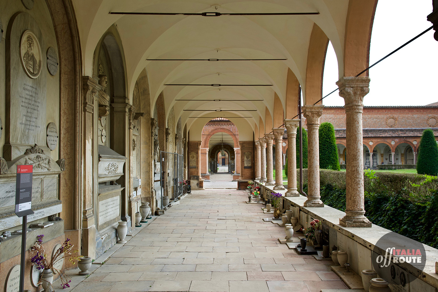 I chiostri del Cimitero Monumentali di Ferrara