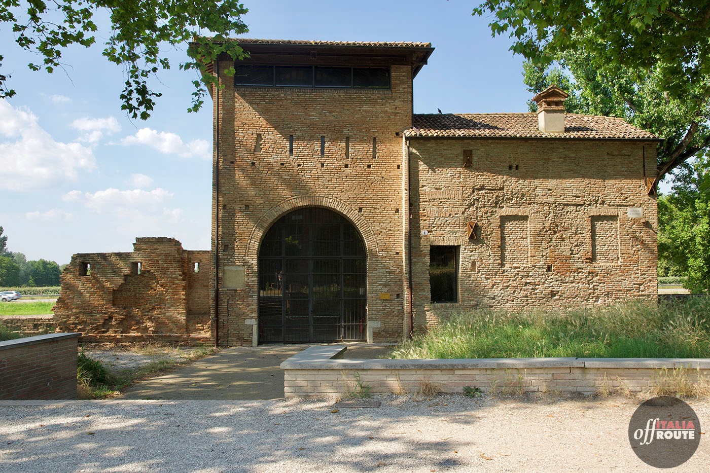 La Porta degli Angeli lungo le mura di Ferrara