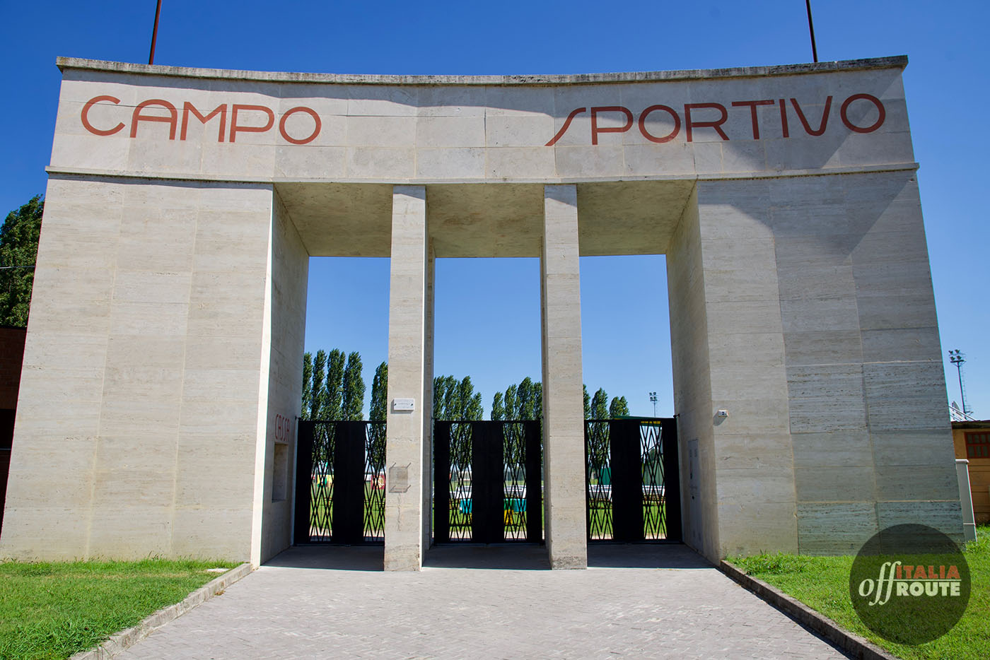 l'ingresso allo stadio di Tresigallo