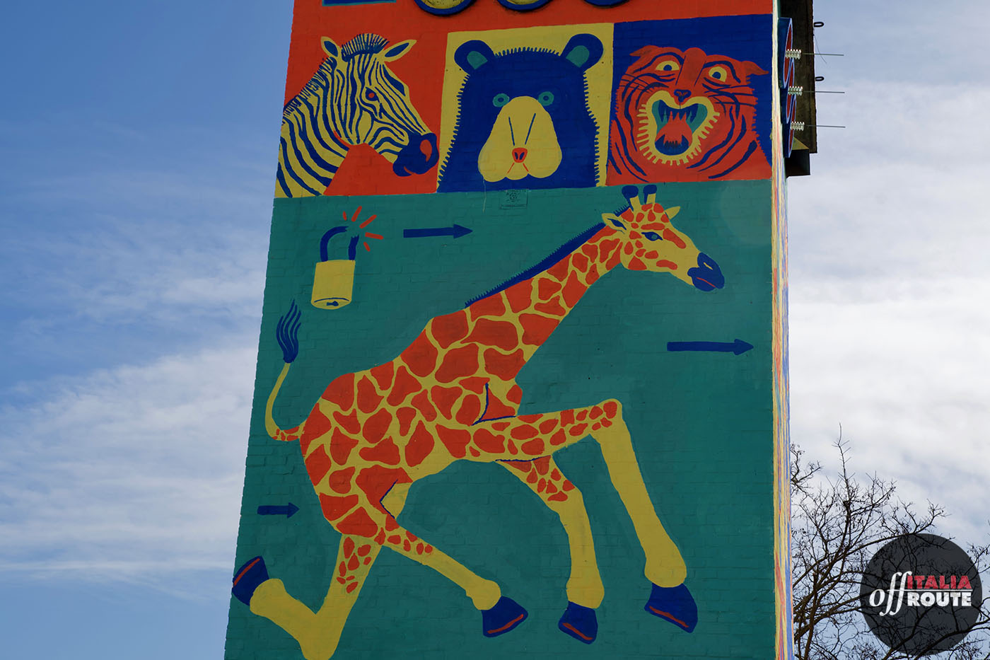 arte e cabine elettriche, La giraffa di Escaping Circus