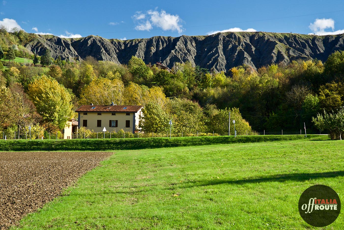 I calanchi bolognesi di Rio Calvane visti da Castel de' Britti