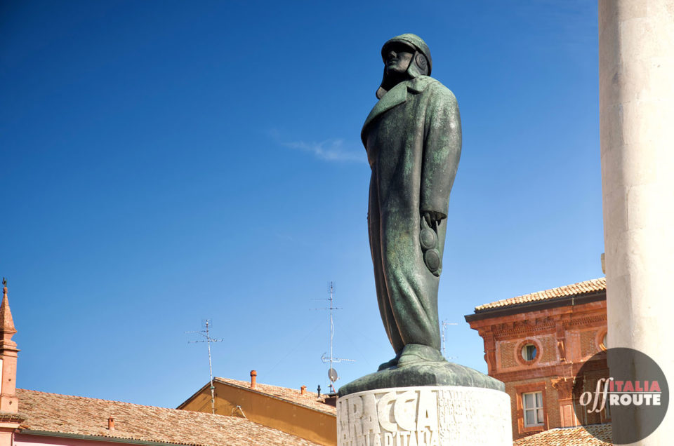 Lugo e Francesco Baracca, la statua dell'aviatore di Domenico Rambelli (1936)