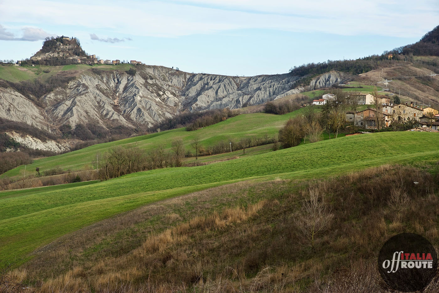 Panorama su Canossa e la rocca, cuore della terra di Matilde