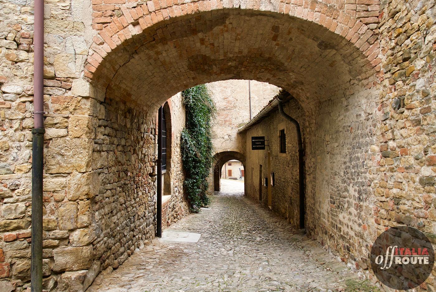 Scipione di Salsomaggiore, il doppio arco d'accesso